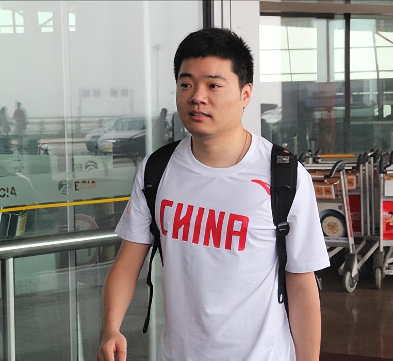 包含海港在比赛中因伤离场，丁俊晖主教练感到担心的词条